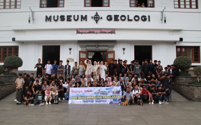 Kunjungan SMK MUHIPA di Museum Geologi