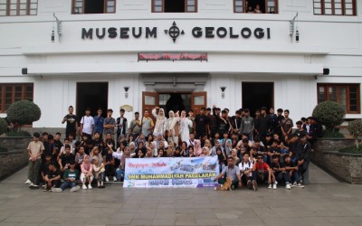 Kunjungan SMK MUHIPA di Museum Geologi